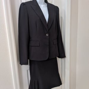 Tahari - Dark Navy Pinstripe Suit Set - Size 6